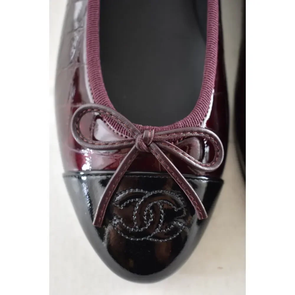 Chanel 26A Burgundy Red Black Crocodile Croc CC Logo Ballet Ballerina Flat 38.5